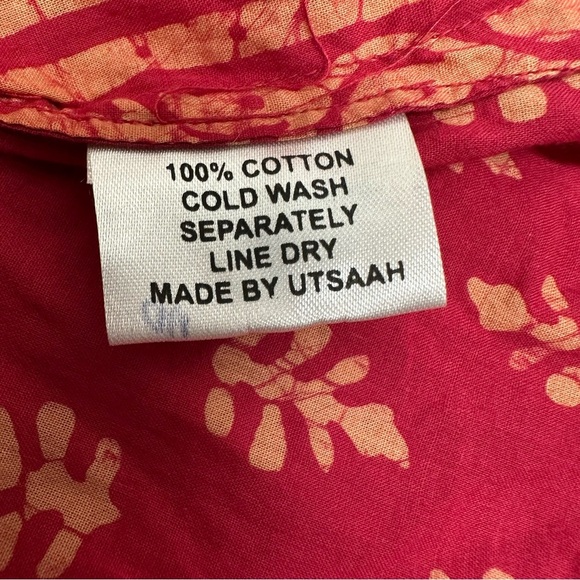 MARKETPLACE Handwork Red and Gold Patterned Button-Up tunic top size small - Picture 6 of 7